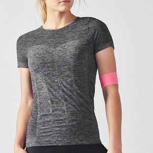 Fabletics Delta Seamless Short-Sleeve Tee Top Dark Grey/Vanilla Large
